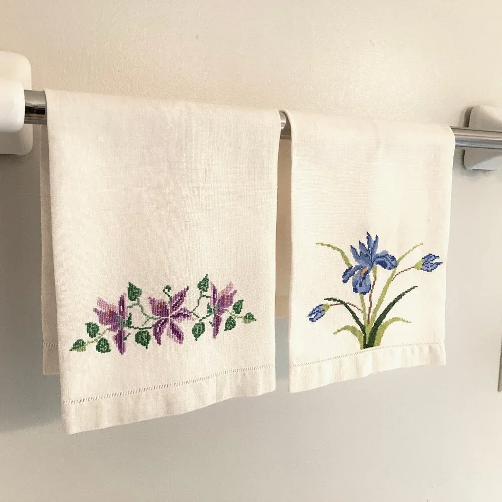 Set of 2 Matching 100% Linen Fingertip Towels, vintage